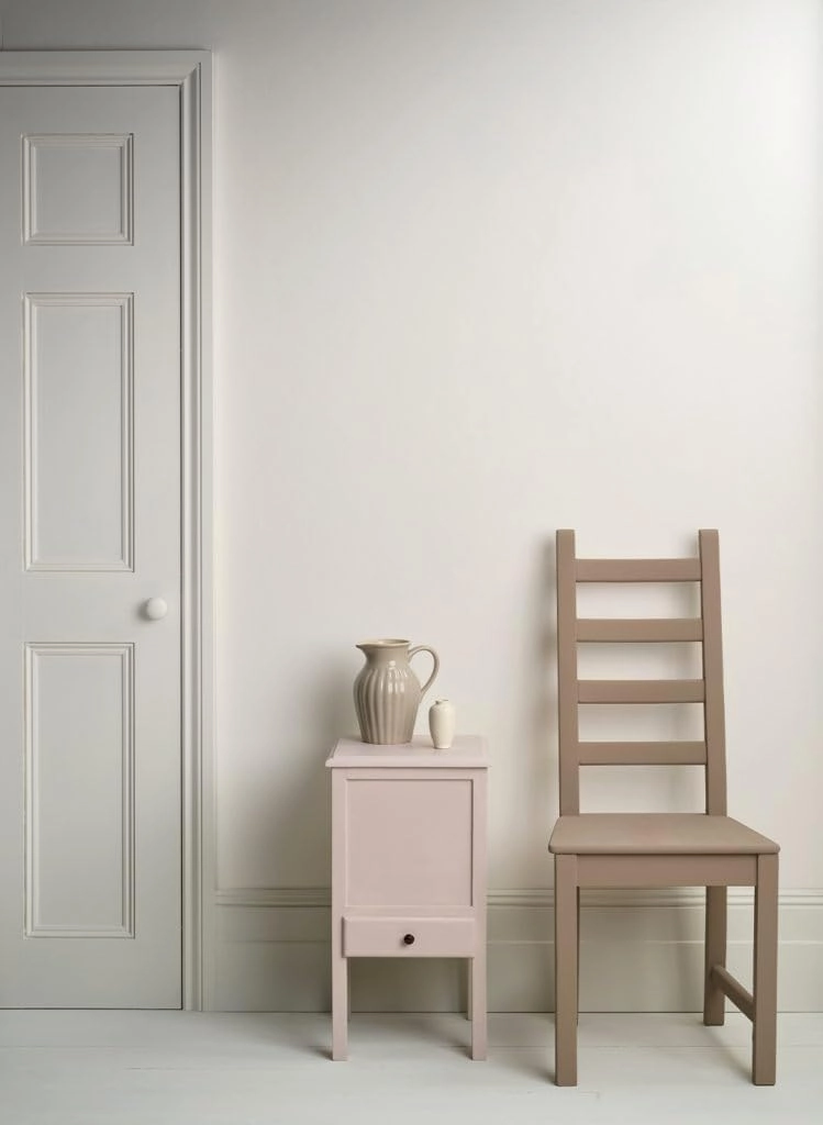 Annie Sloan Satin Paint. Self-leveling, All-in-one Paint with No Wax or Lacquer Required. The Finish is Durable and Wipeable. (Pure, 25 Fl Oz/750 mL)