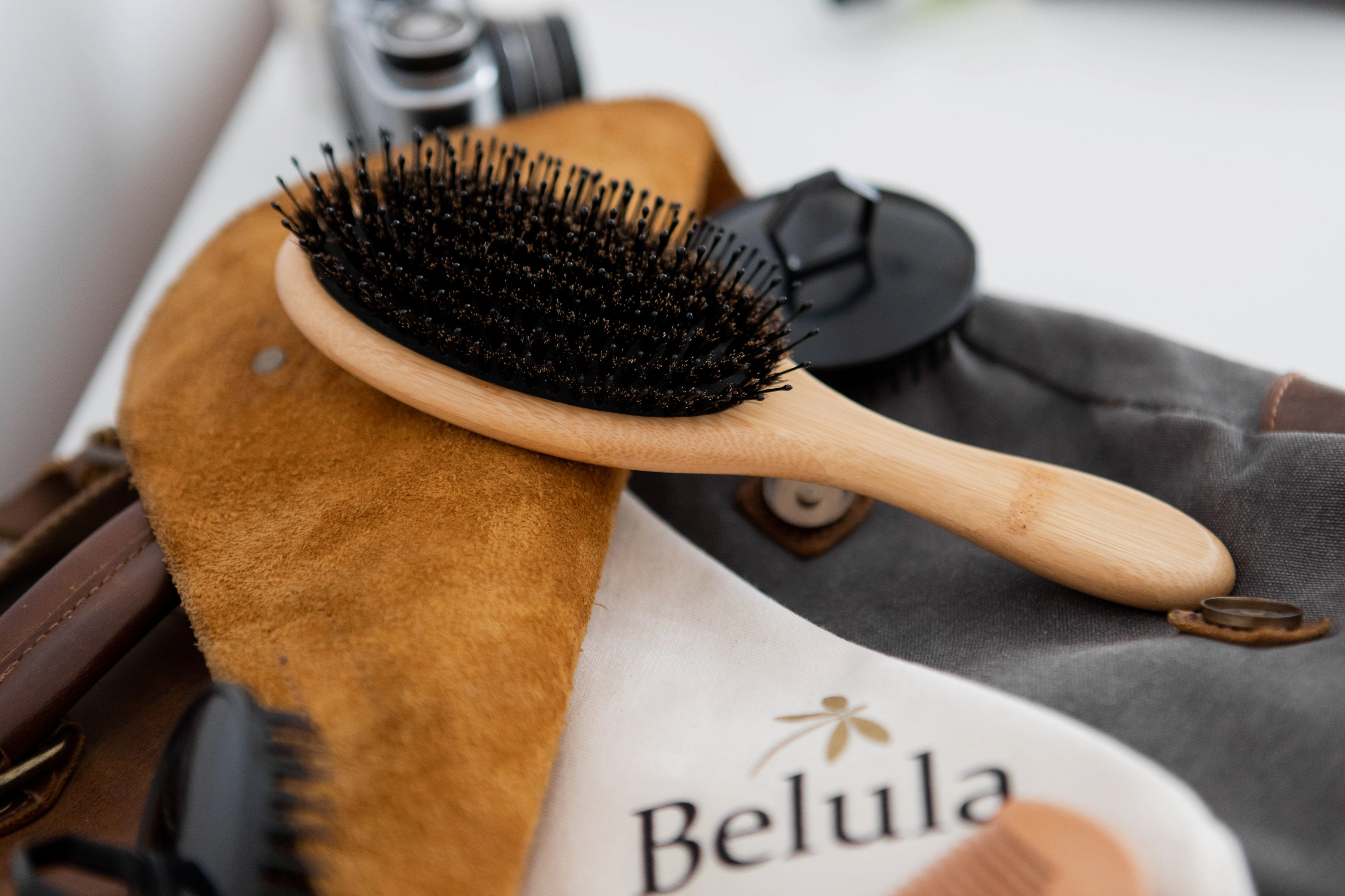 Boar Bristle Styling Men's Hairbrush with Nylon Pins