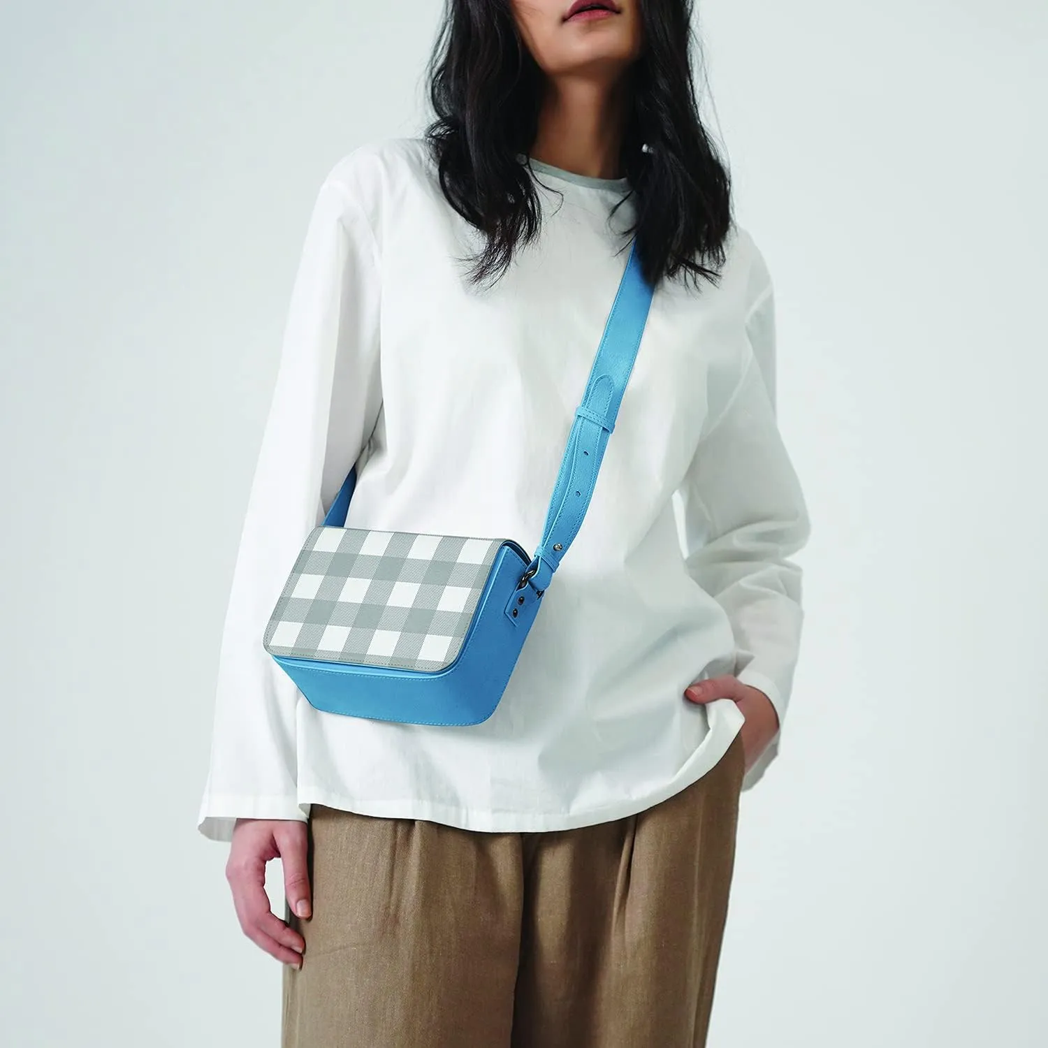 Slim Box Crossbody Purse for Women, Girls | Vegan Leather | Ladies Wallet | Shoulder Handbag | Magnetic Closure