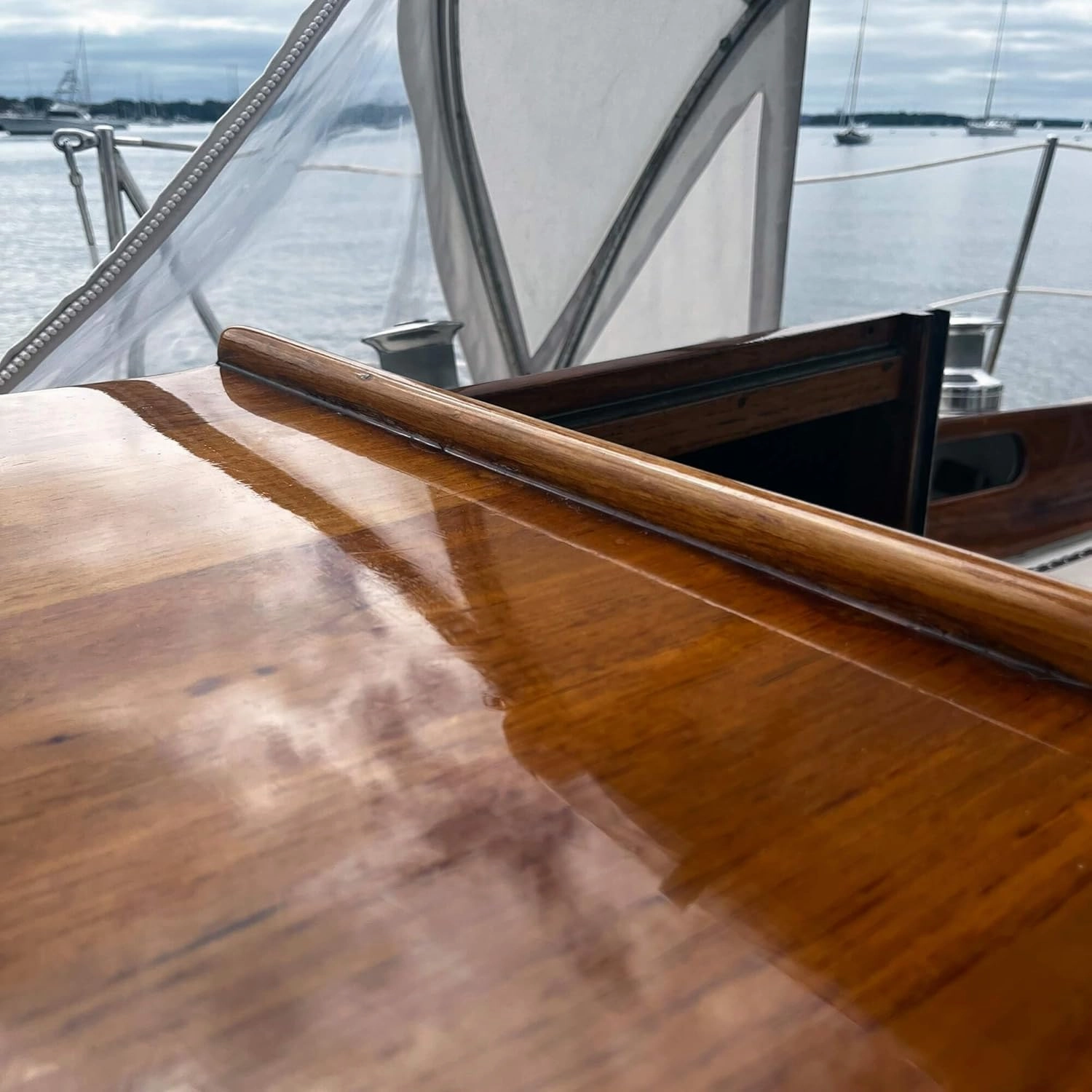 TotalBoat Gleam Marine Spar Varnish, Gloss and Satin Polyurethane Finish for Wood, Boats and Outdoor Furniture (Satin Low-Sheen Quart)