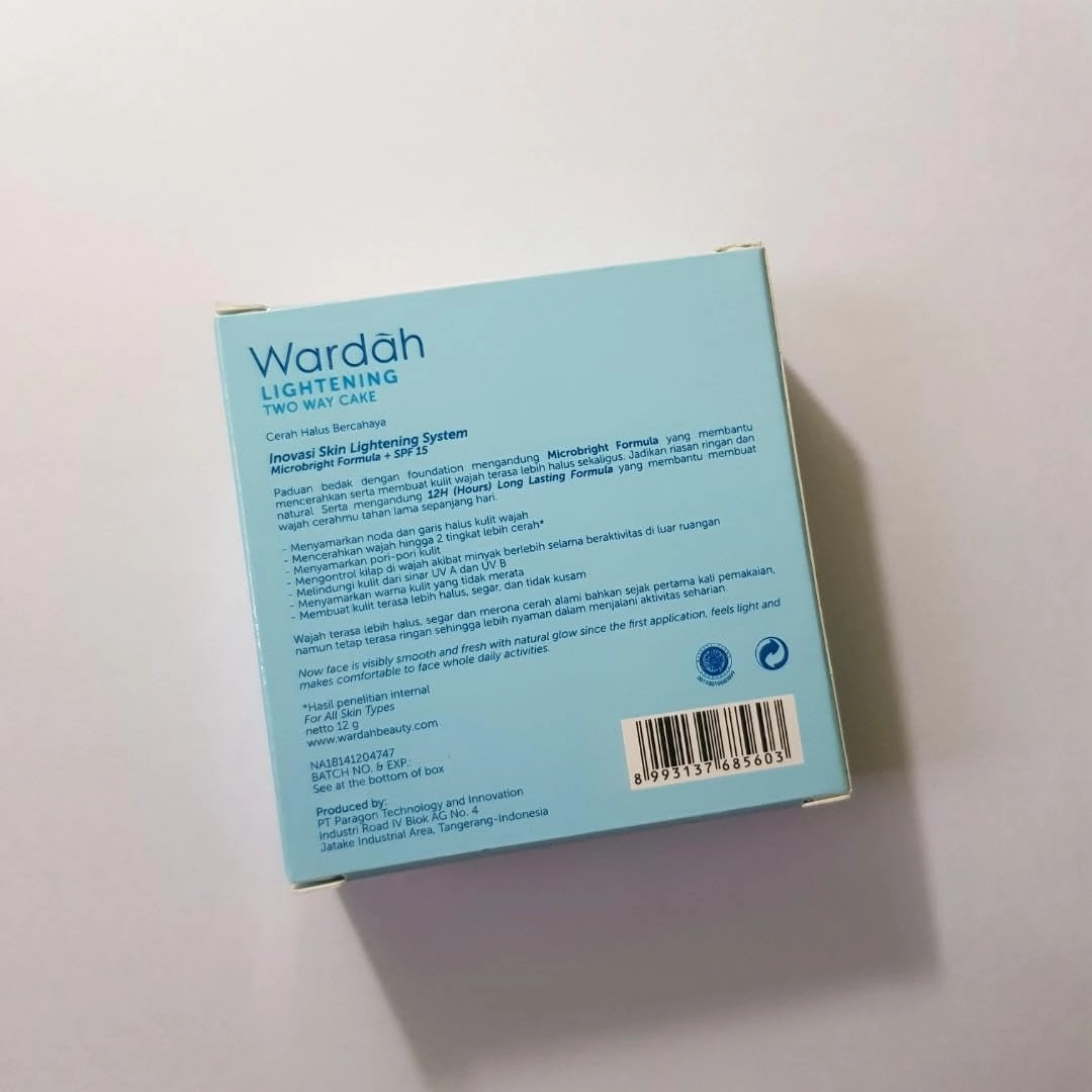 Wardah LGHT Powder Foundation Extra Cover SPF 15 (02 Golden Beige), 12 gram
